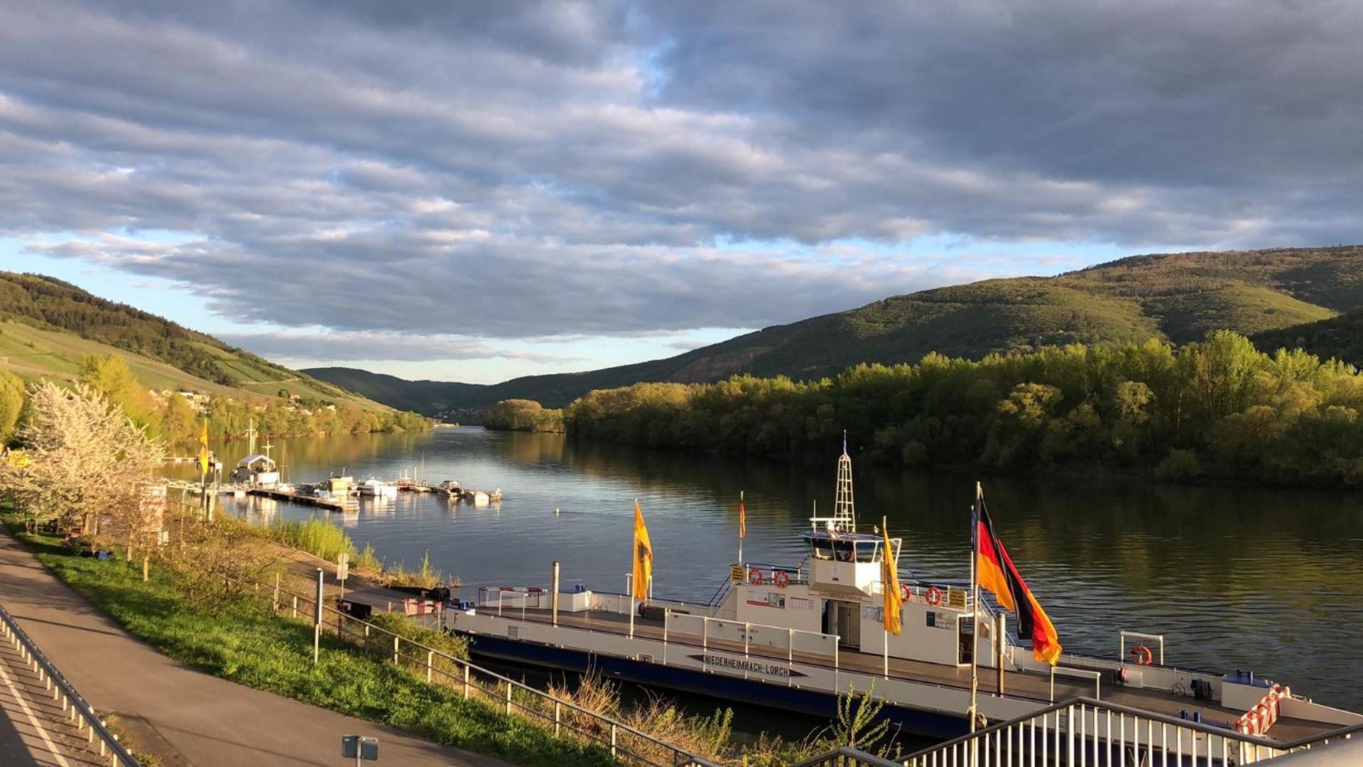 Rheinliebe Bistro Und Pension Lorch am Rhein Eksteriør billede